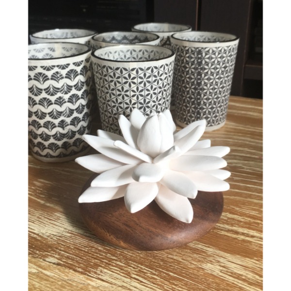 PARFUMS INTERIEURS Diffuseur De Parfum En Ceramique : Lotus Des Indes 2